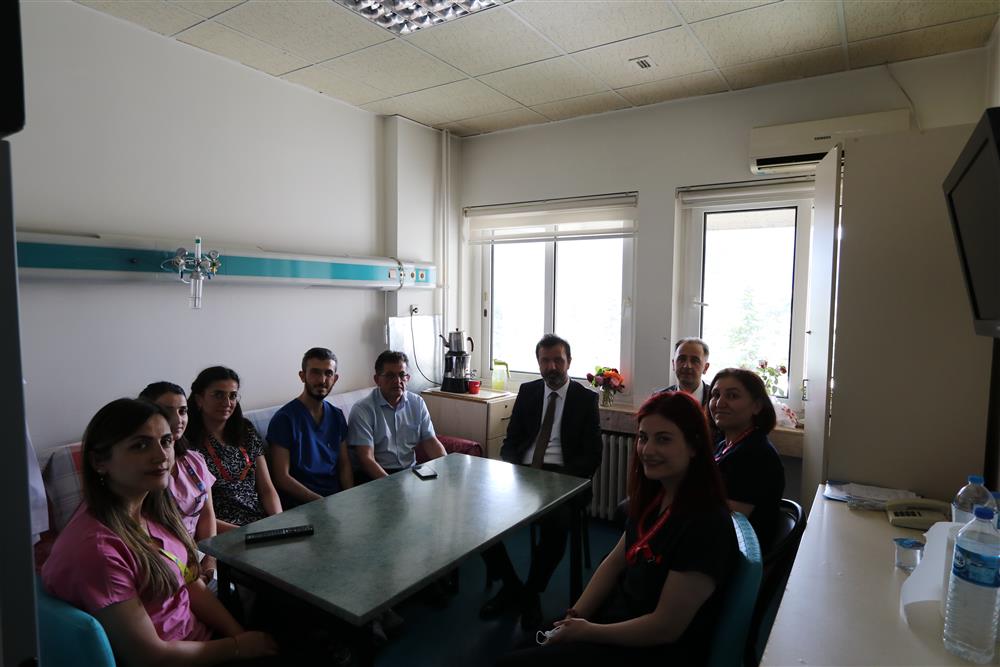 Hastane Başhekimimiz Dr.Öğrt.Üyesi Volkan TAŞOVA Diyaliz Ünitesini ziyaret ederek incelemelerde bulunmuşlardır.